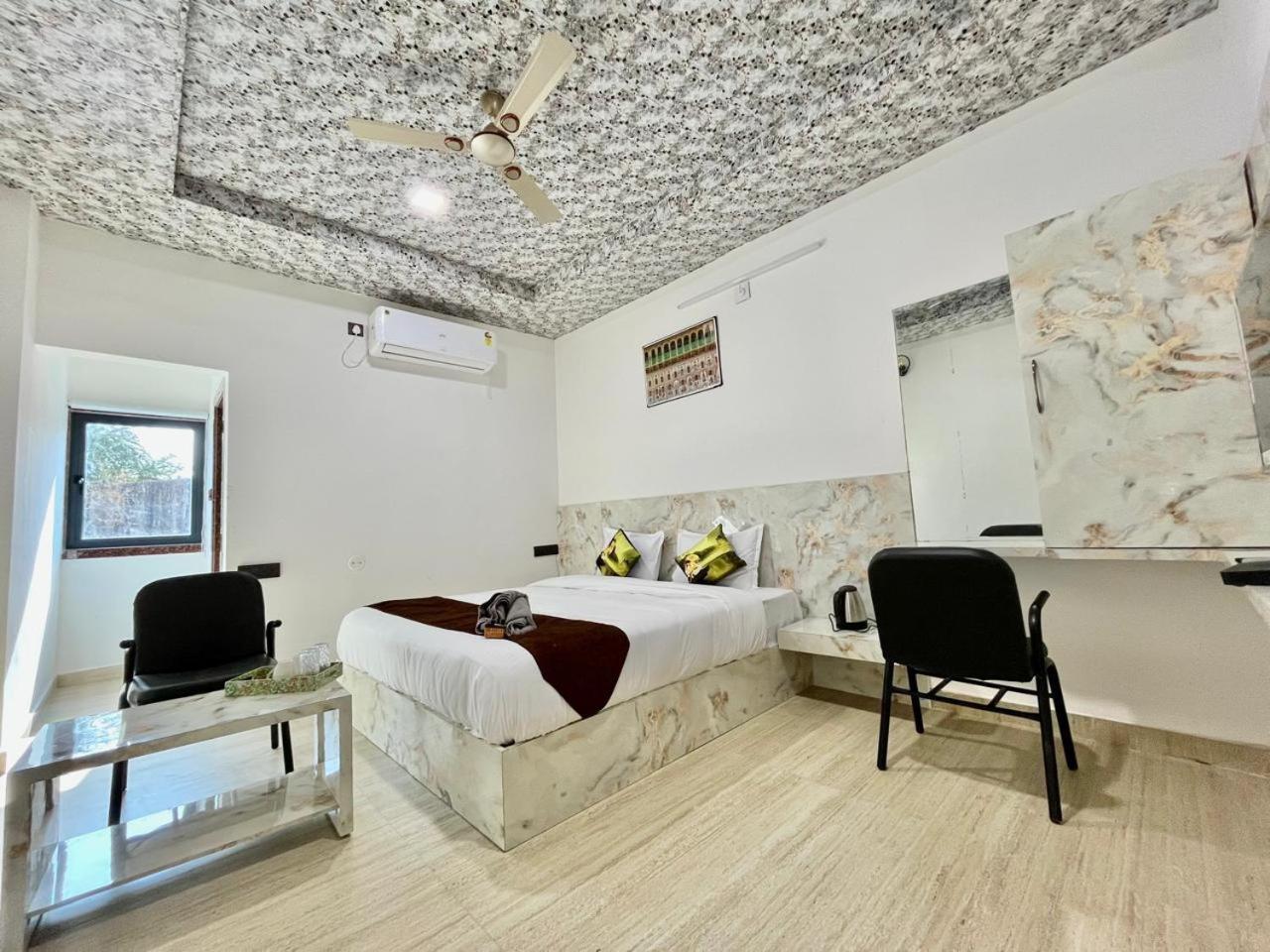 Hotel Banjara Hills Ābu Road Exteriér fotografie