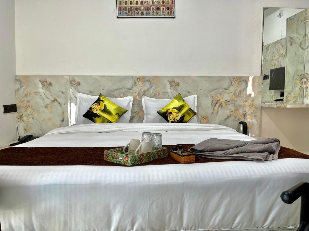 Hotel Banjara Hills Ābu Road Exteriér fotografie